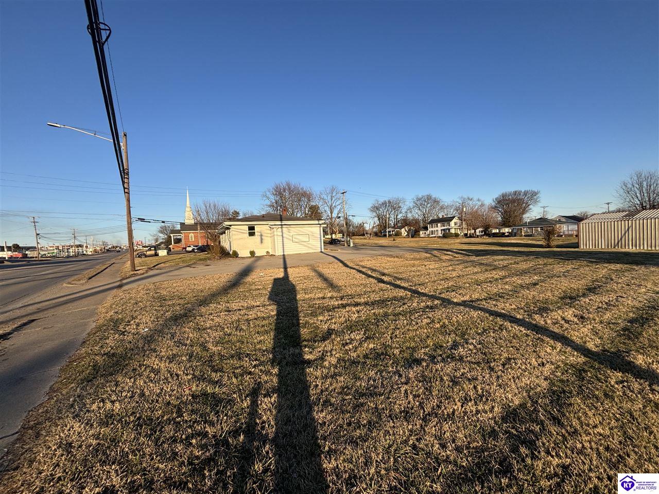 624 E Broadway Street Property Photo 10