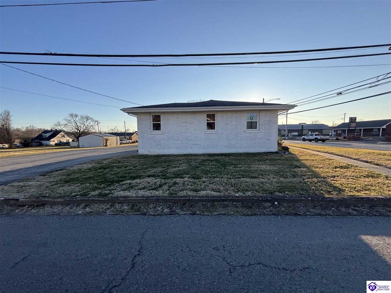 624 E Broadway Street Property Photo 18