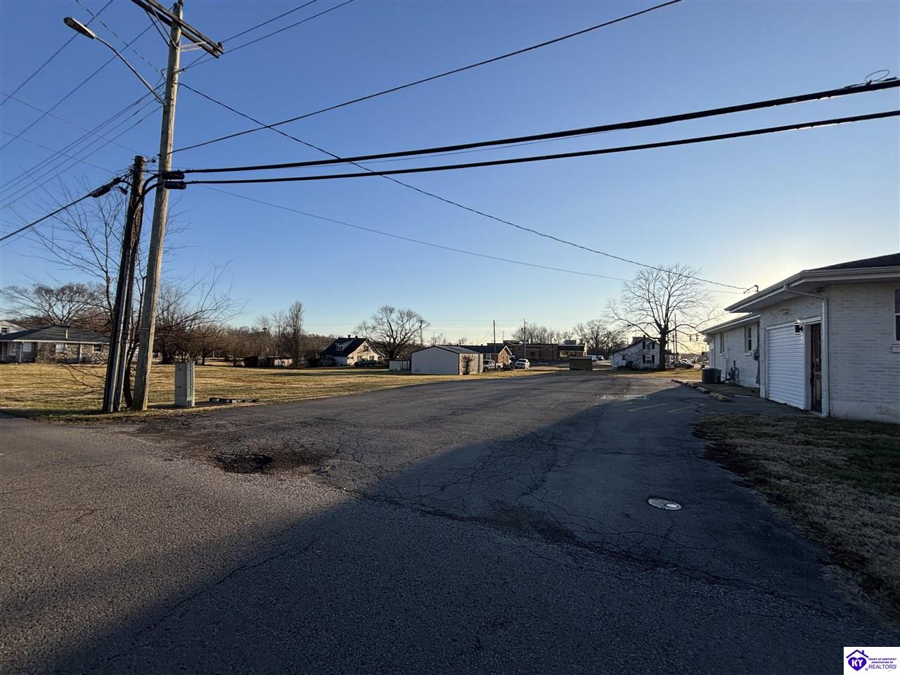 624 E Broadway Street Property Photo 19