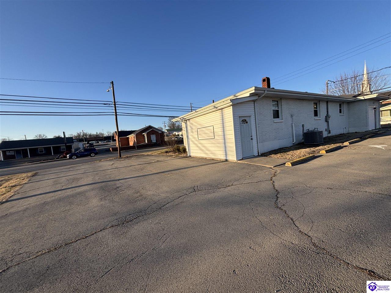 624 E Broadway Street Property Photo 31