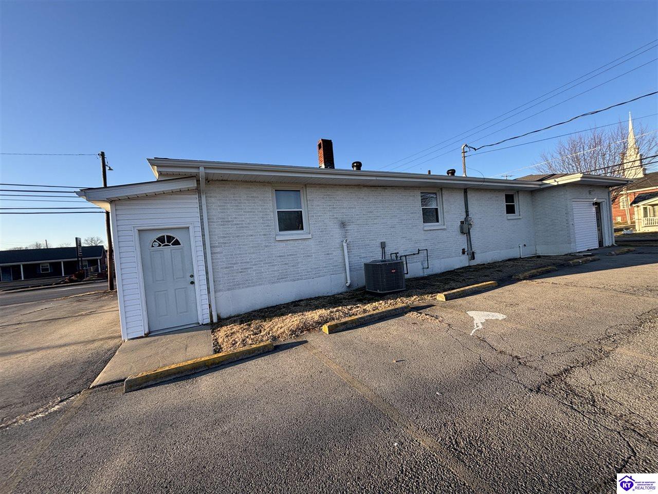 624 E Broadway Street Property Photo 32