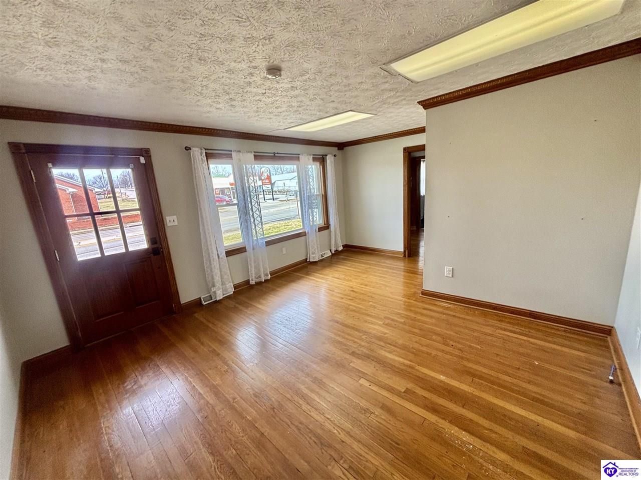 624 E Broadway Street Property Photo 38