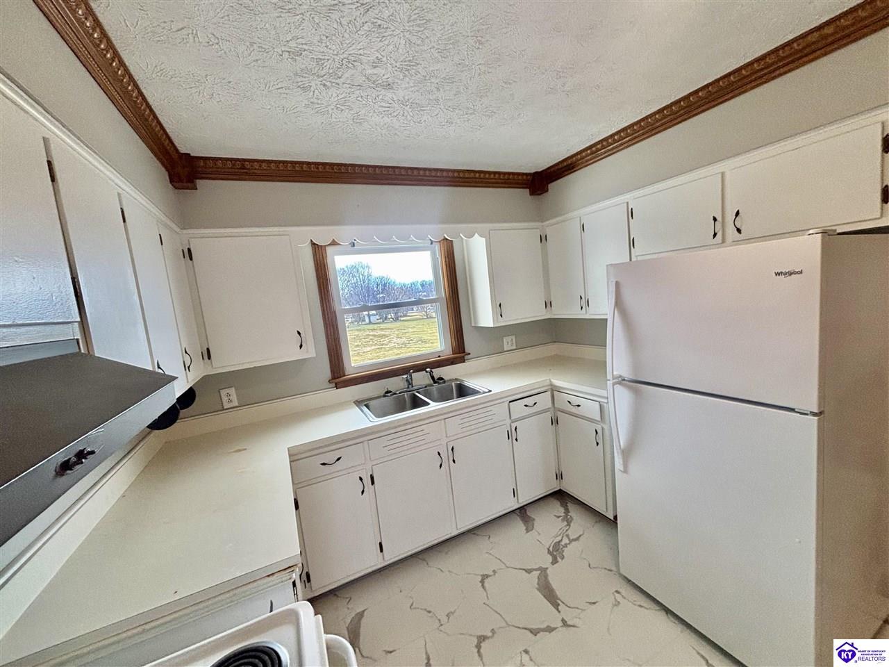624 E Broadway Street Property Photo 43