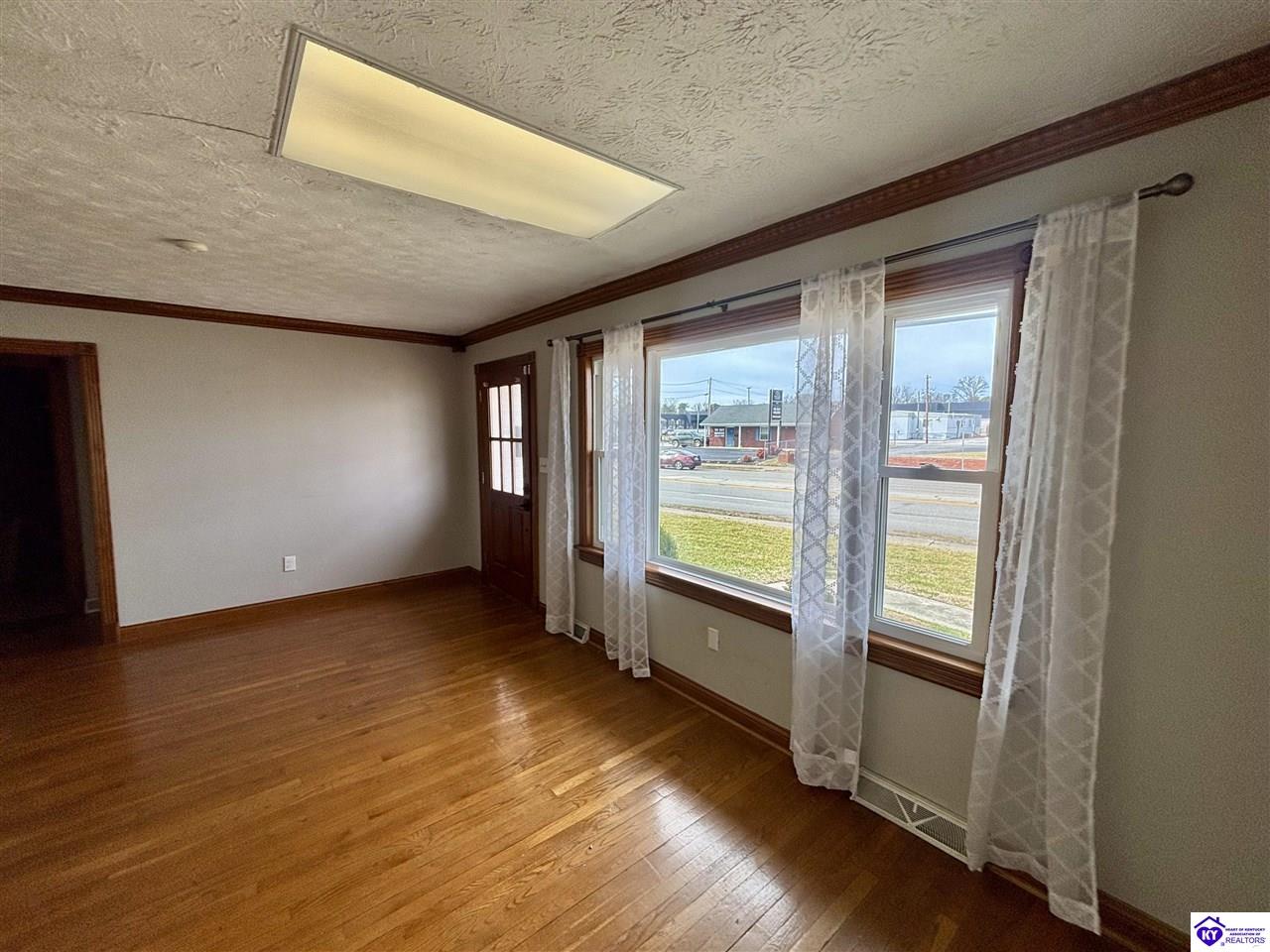 624 E Broadway Street Property Photo 49