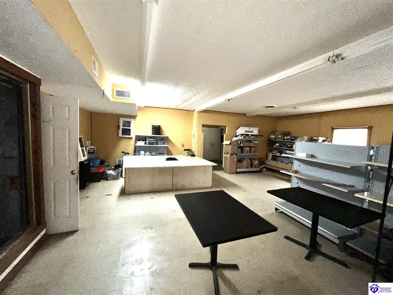 7130 Greensburg Road Property Photo 7