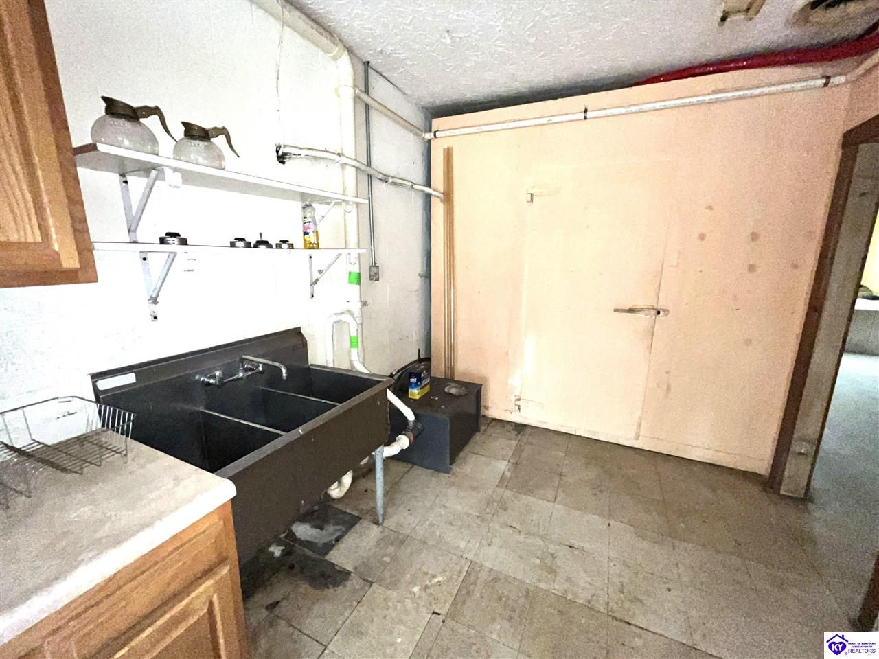 7130 Greensburg Road Property Photo 15