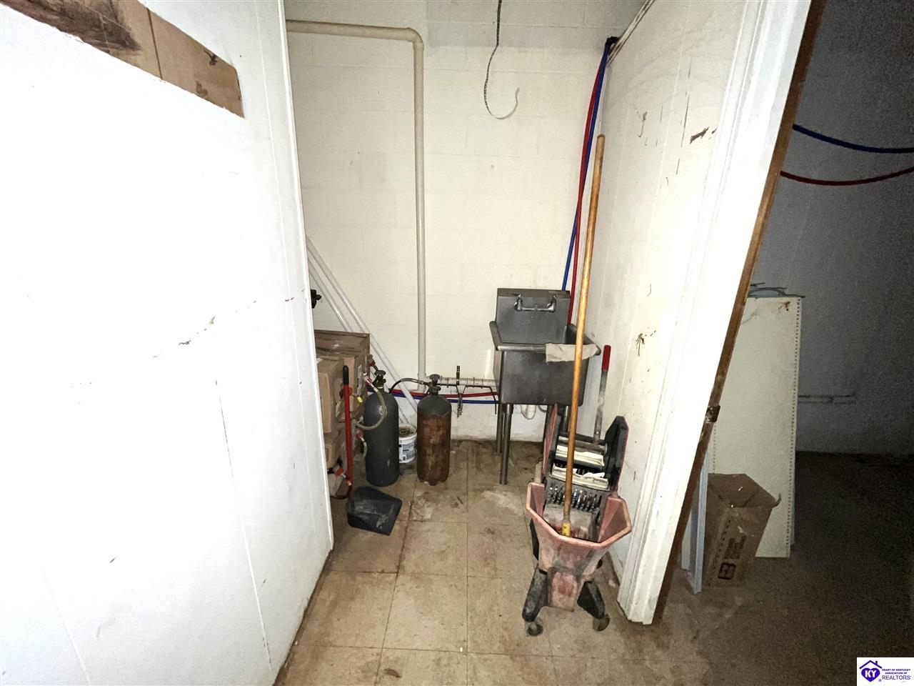 7130 Greensburg Road Property Photo 19