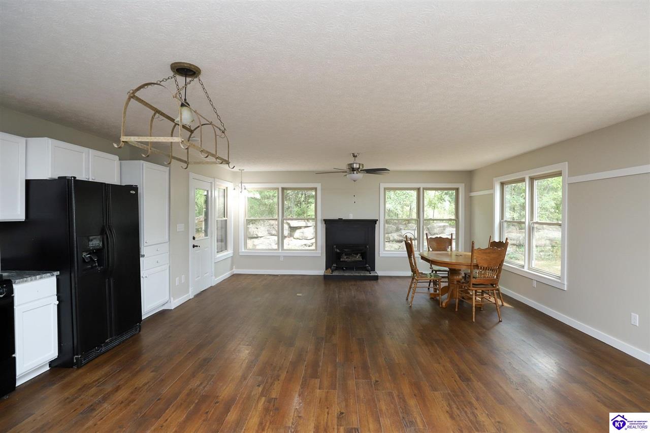 384 Schoolside Drive Property Photo 4