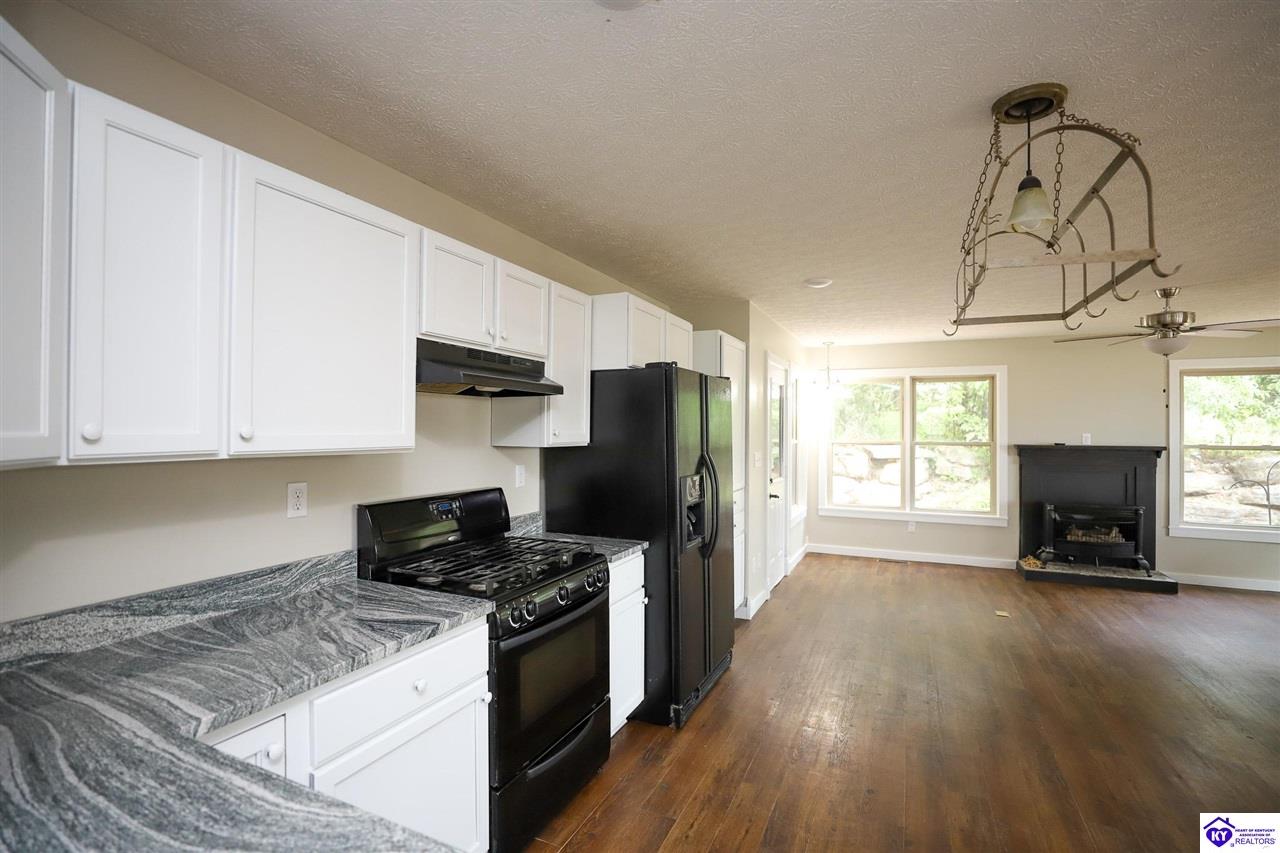 384 Schoolside Drive Property Photo 5
