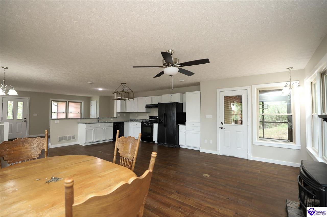 384 Schoolside Drive Property Photo 9