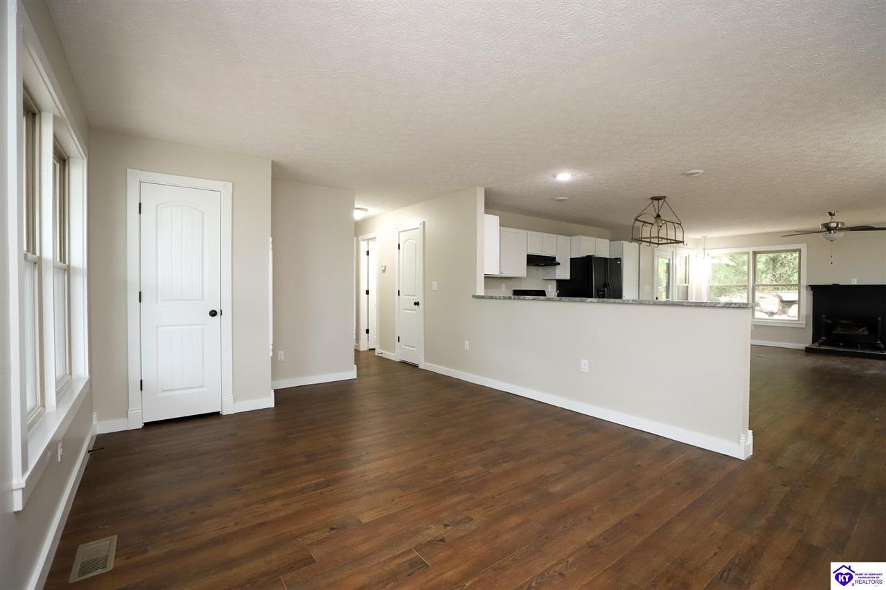 384 Schoolside Drive Property Photo 10