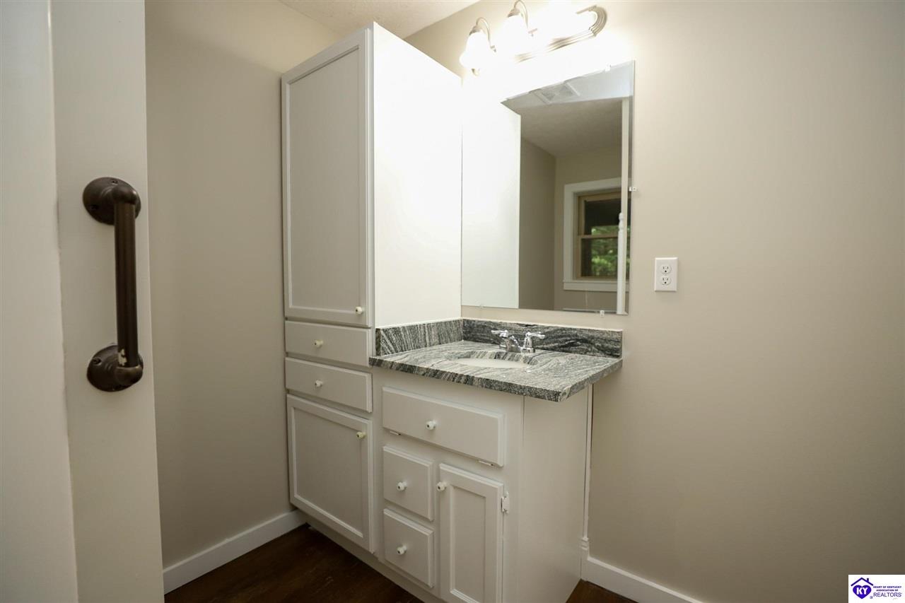 384 Schoolside Drive Property Photo 13