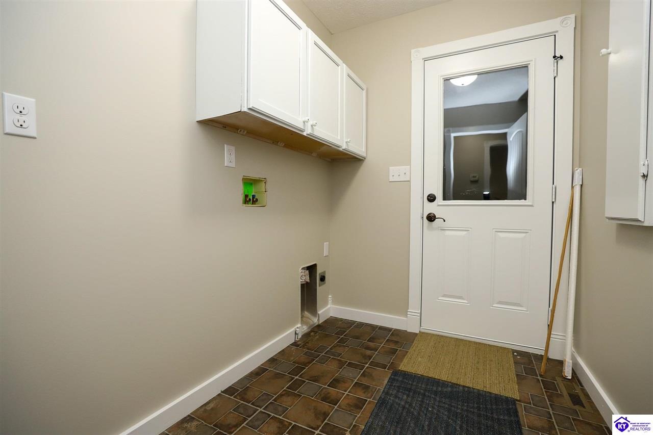 384 Schoolside Drive Property Photo 16