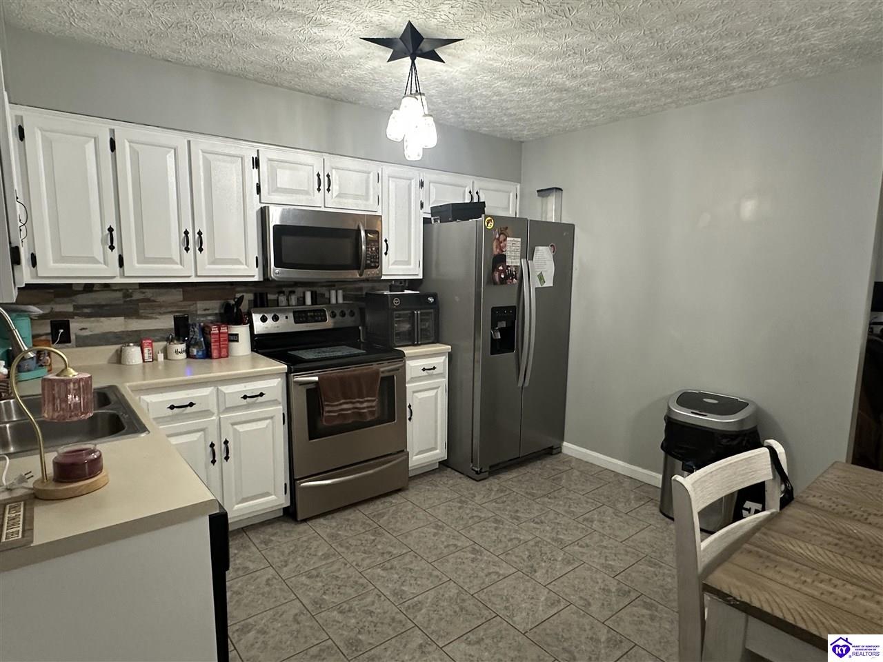 438 Highland Drive Property Photo 8