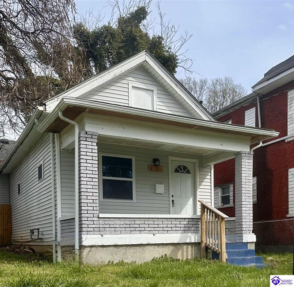 1735 W Ormsby Avenue Property Photo 1