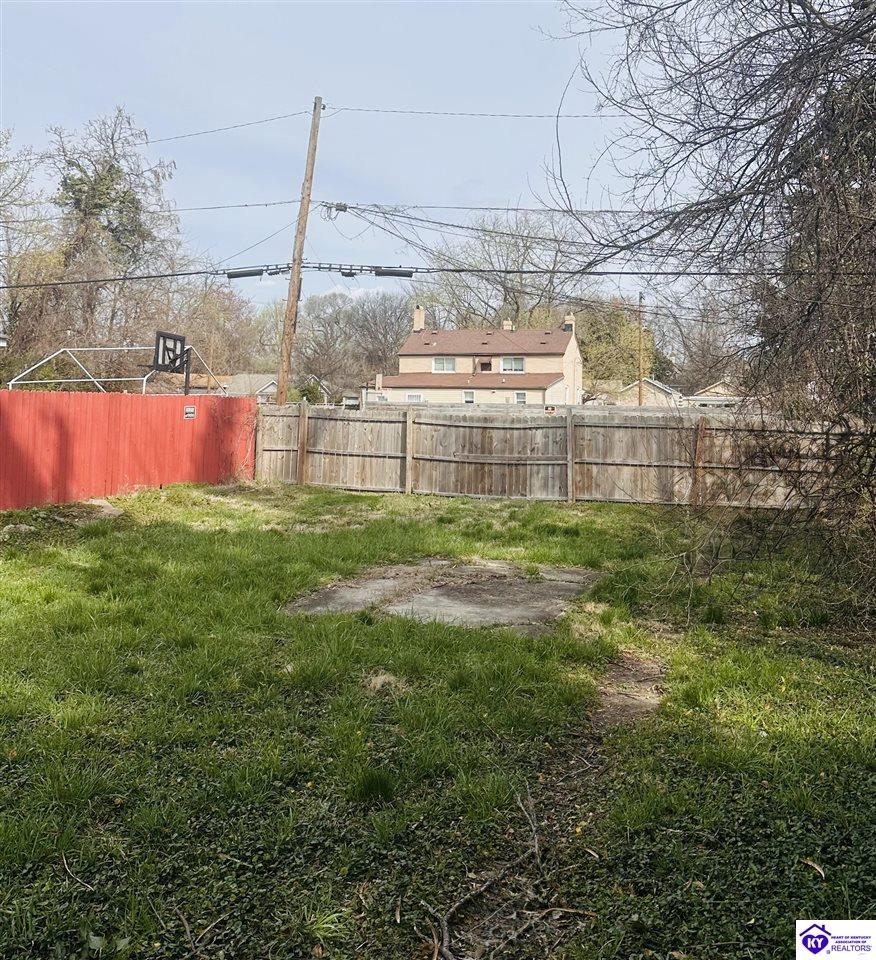 1735 W Ormsby Avenue Property Photo 6
