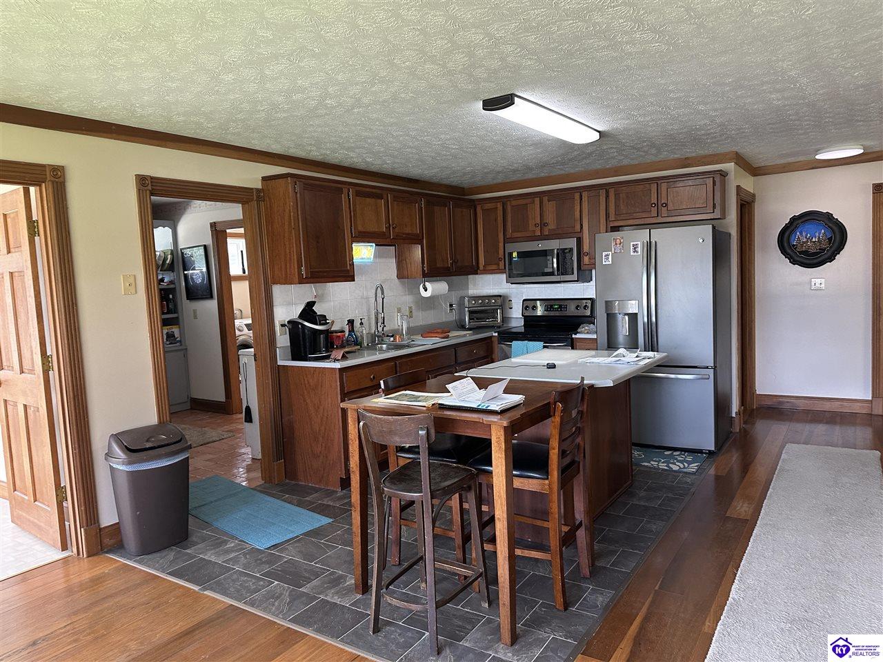 400 Meyers Road Property Photo 10
