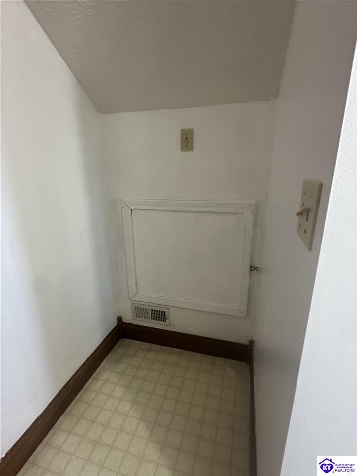 400 Meyers Road Property Photo 31