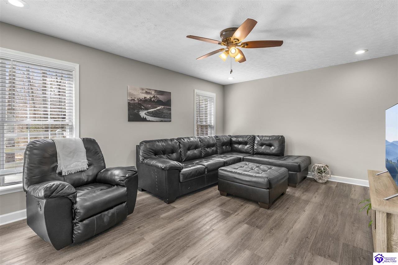 271 Warbler Road Property Photo 32