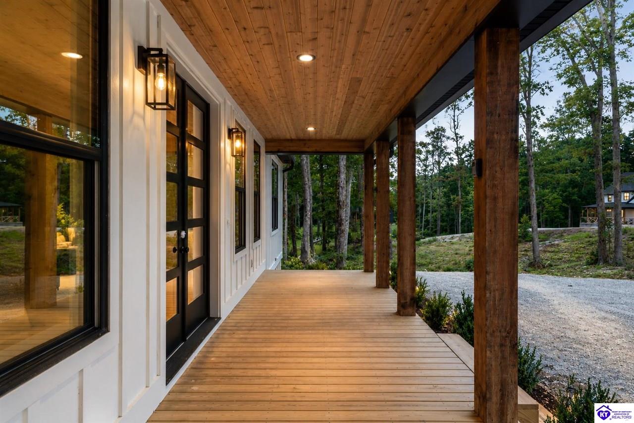 200 Vivienne Trace Property Photo 3