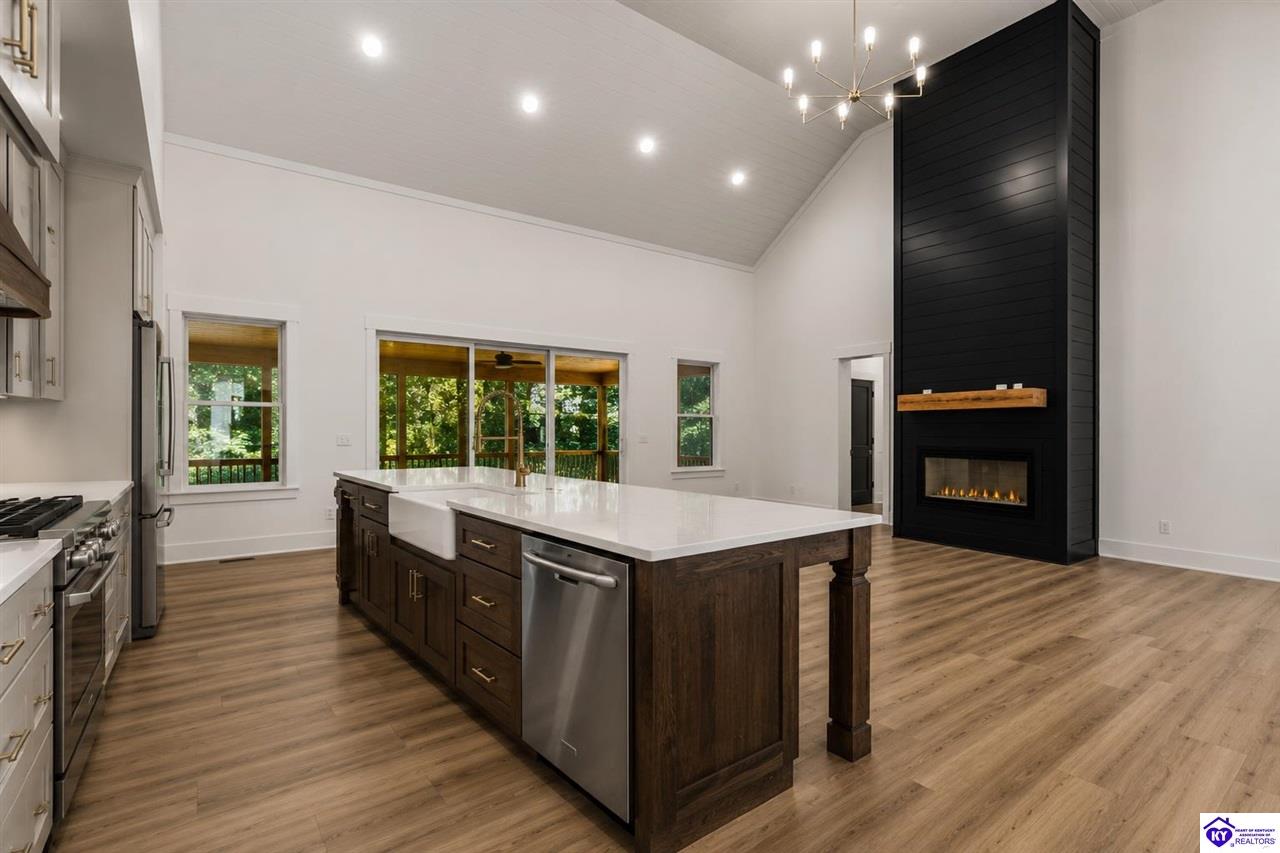 200 Vivienne Trace Property Photo 4