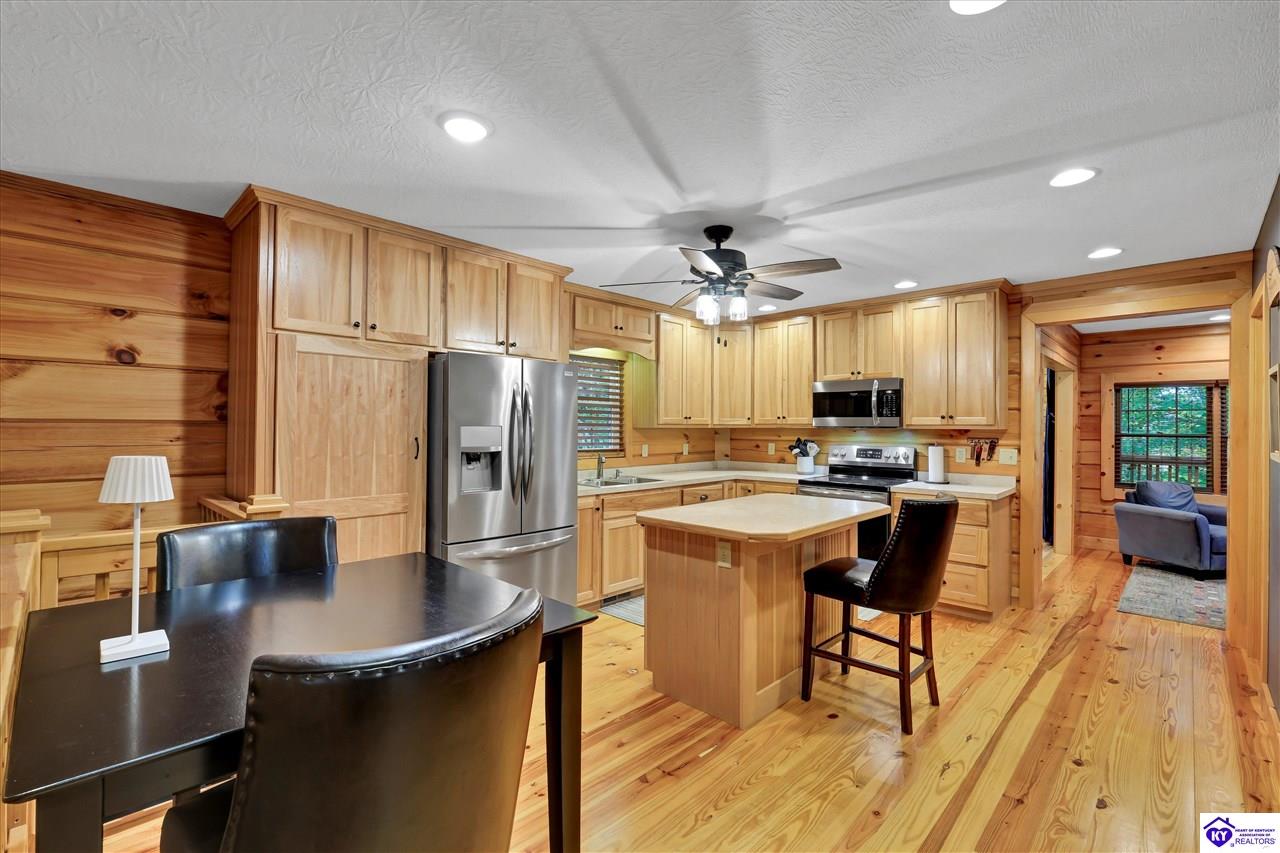 1046 Michaels Cove Drive Property Photo 8