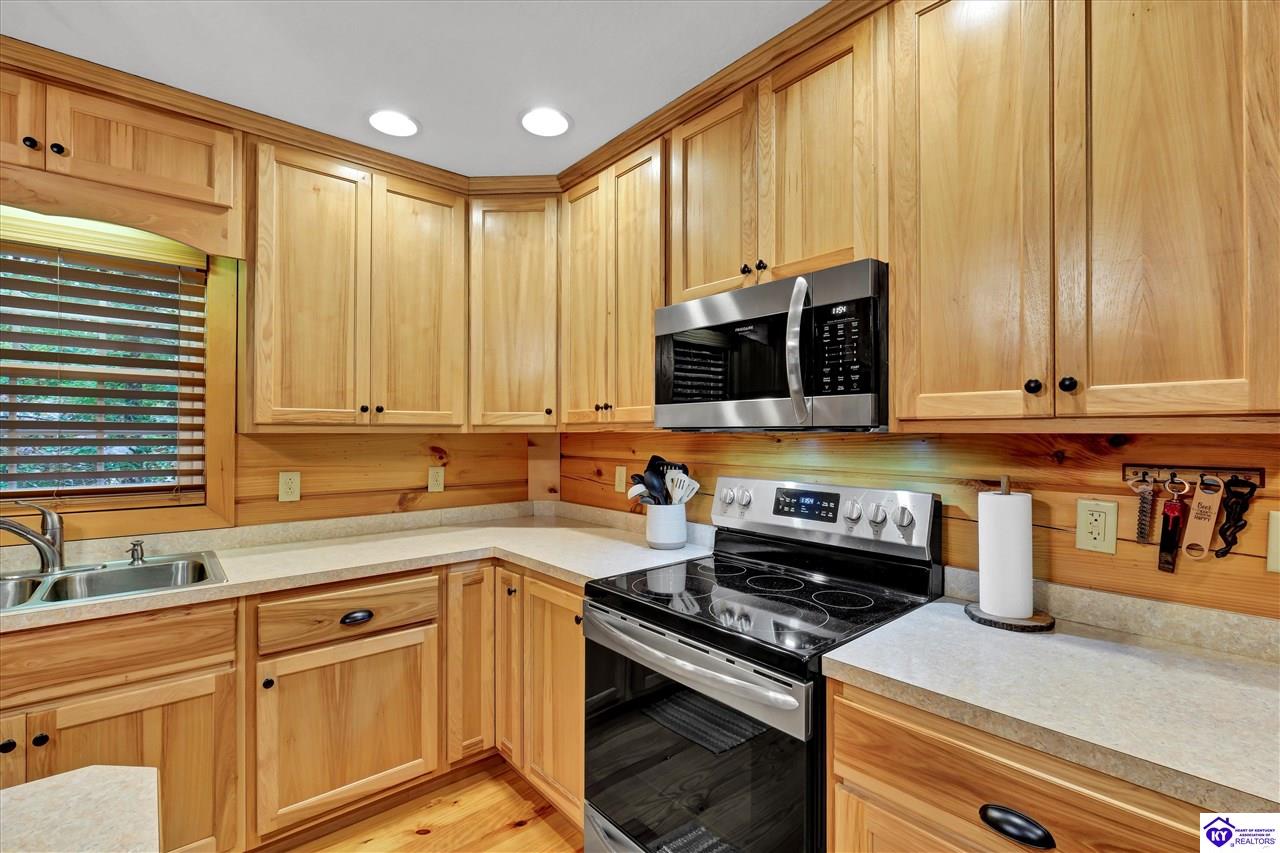 1046 Michaels Cove Drive Property Photo 13