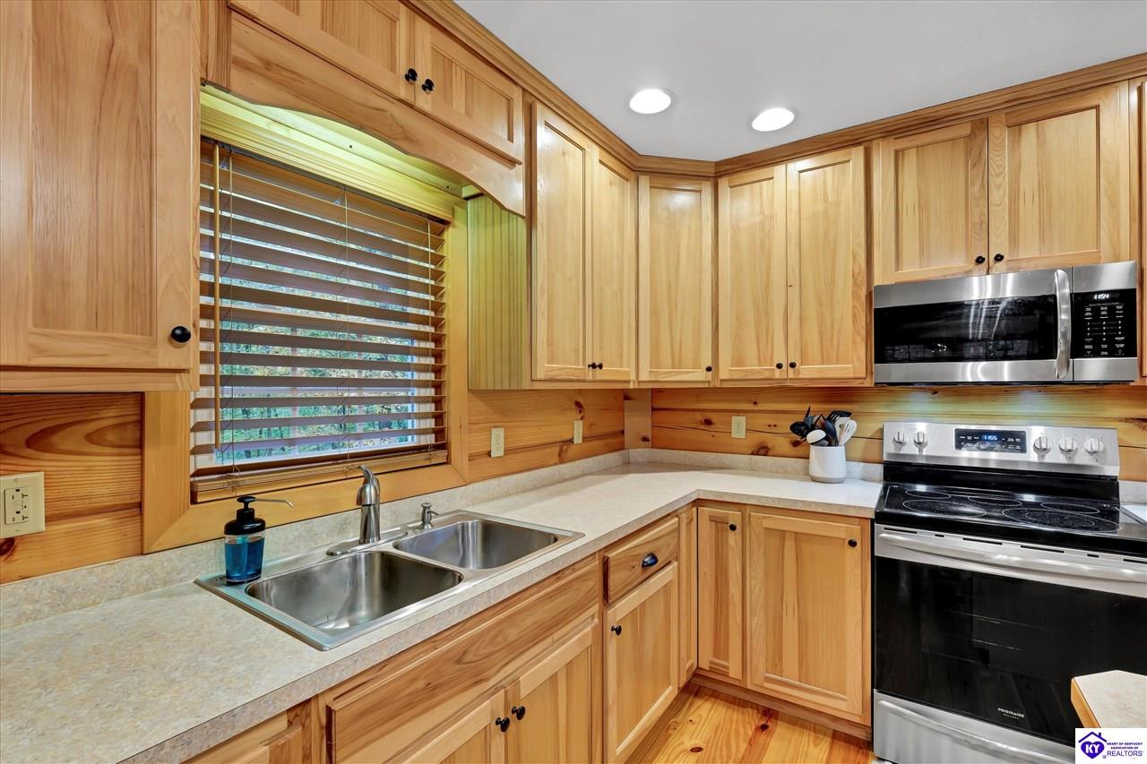 1046 Michaels Cove Drive Property Photo 14