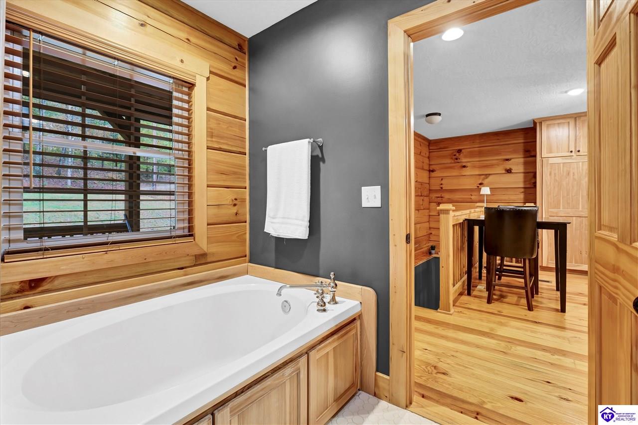 1046 Michaels Cove Drive Property Photo 31