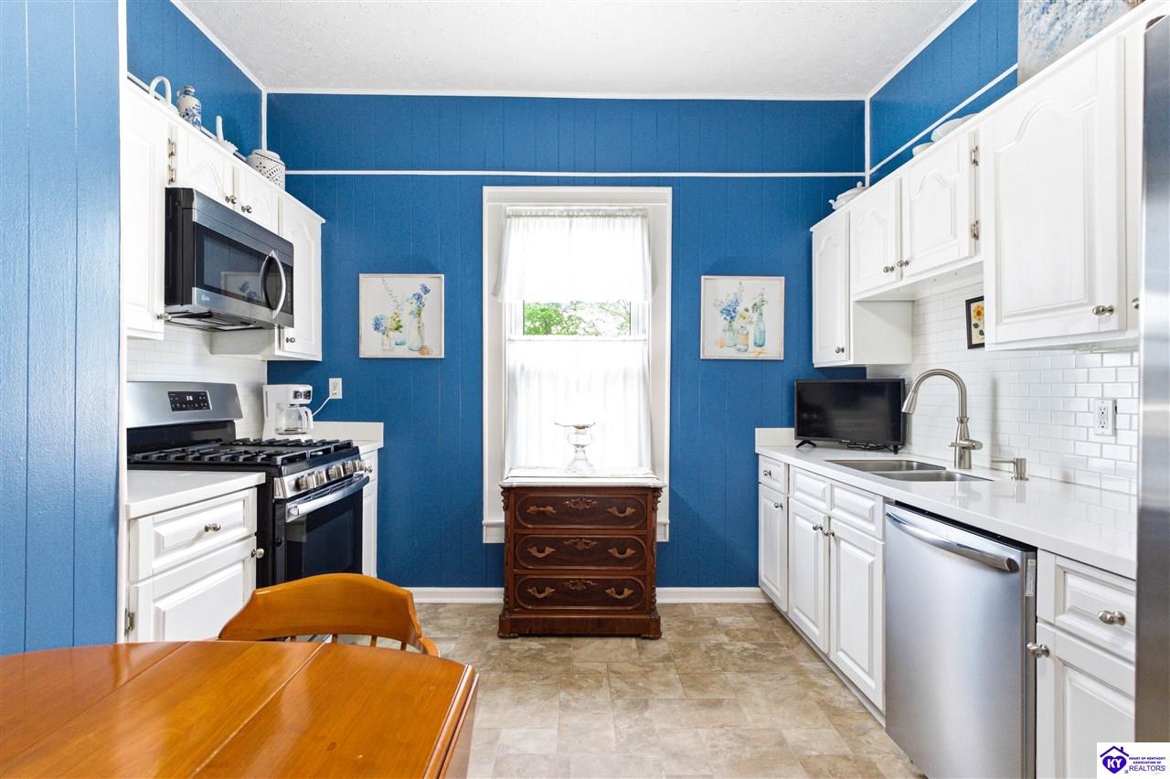 405 Lawrence Street Property Photo 28