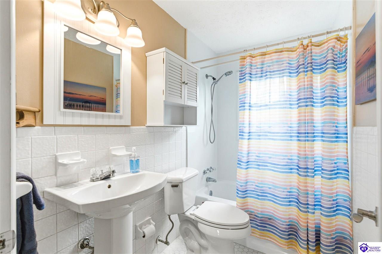 405 Lawrence Street Property Photo 38