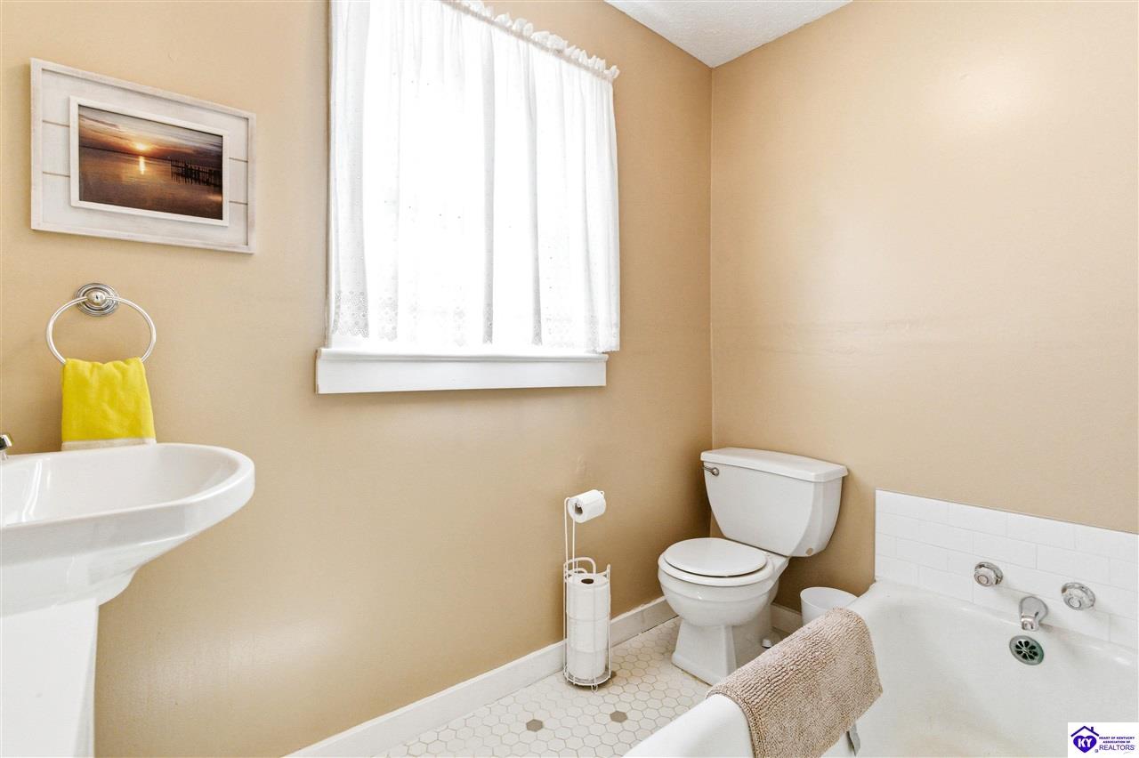 405 Lawrence Street Property Photo 48