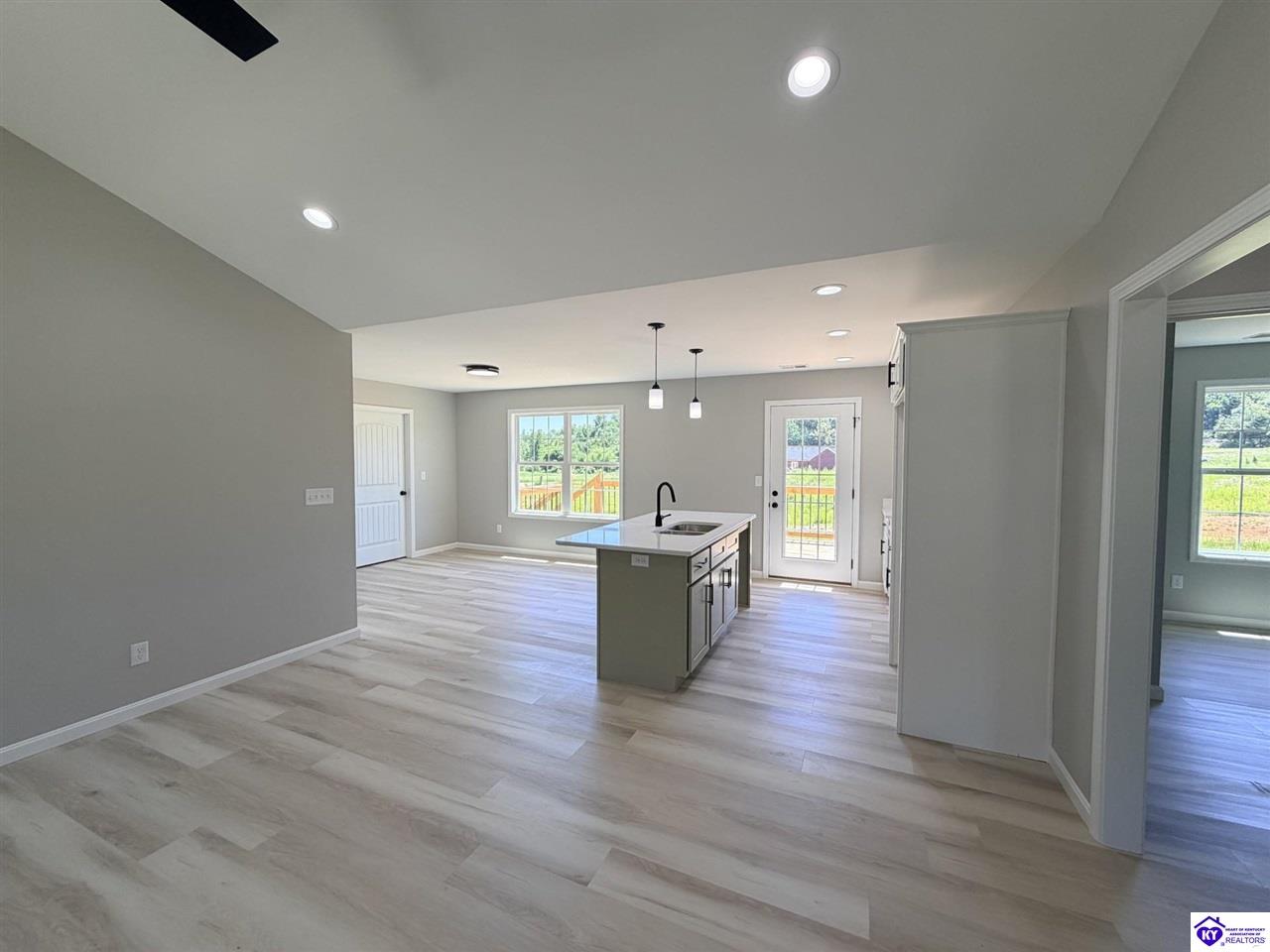 104 American Drive Property Photo 6