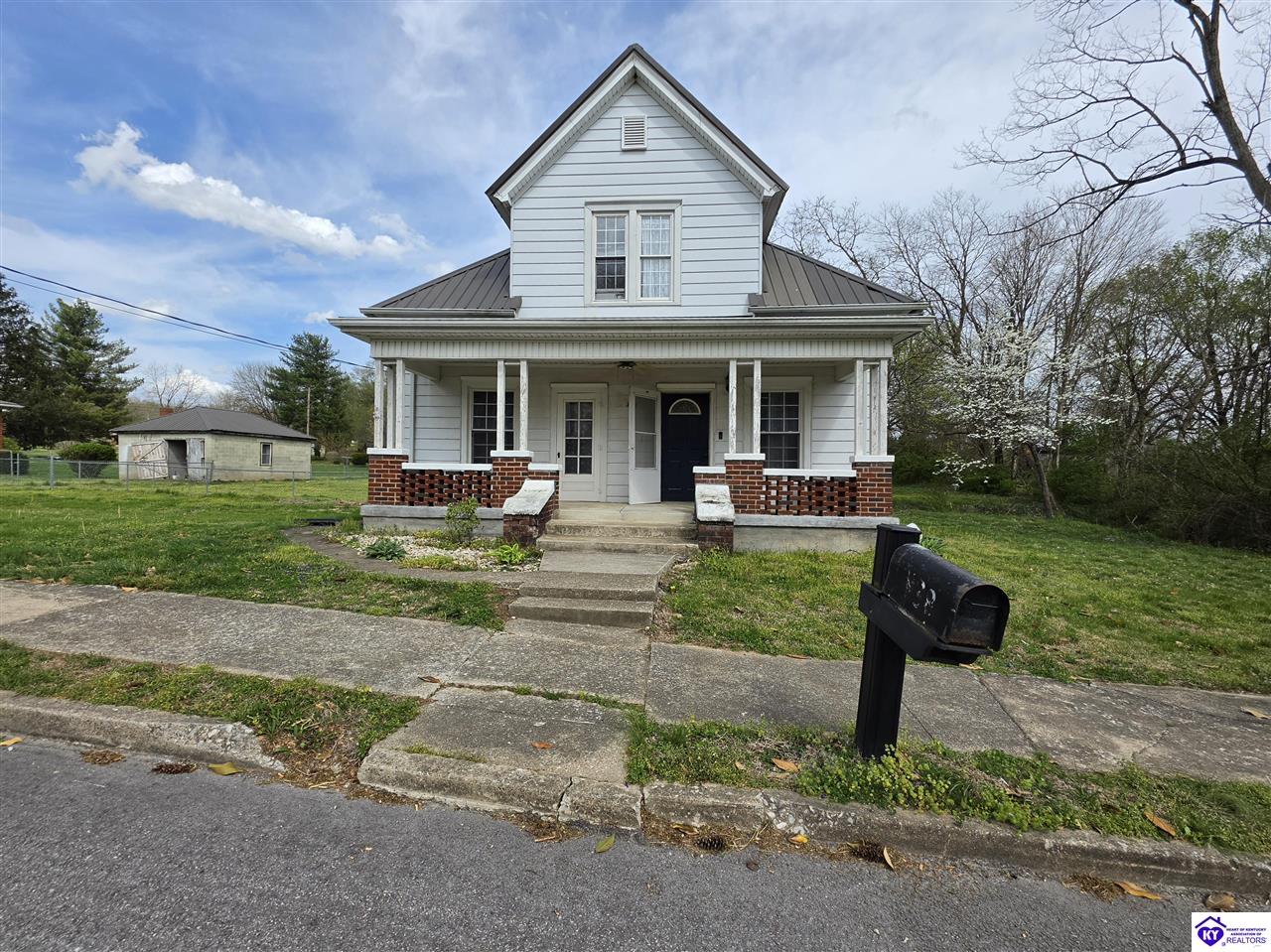 304 N Walnut Property Photo 1