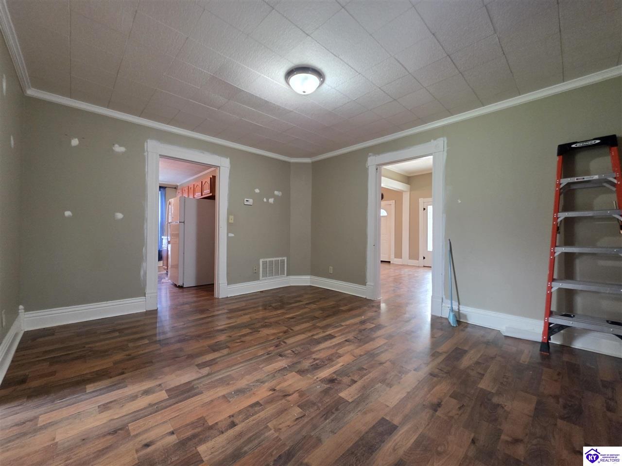 304 N Walnut Property Photo 5