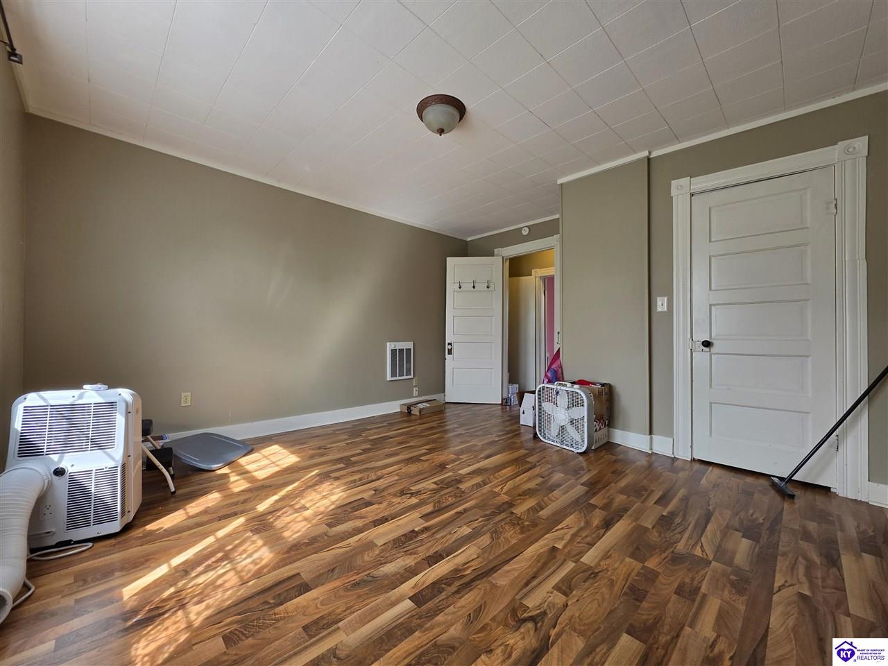 304 N Walnut Property Photo 11