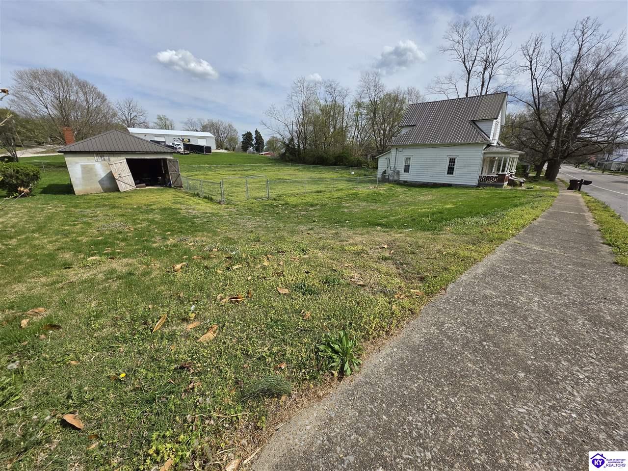 304 N Walnut Property Photo 18