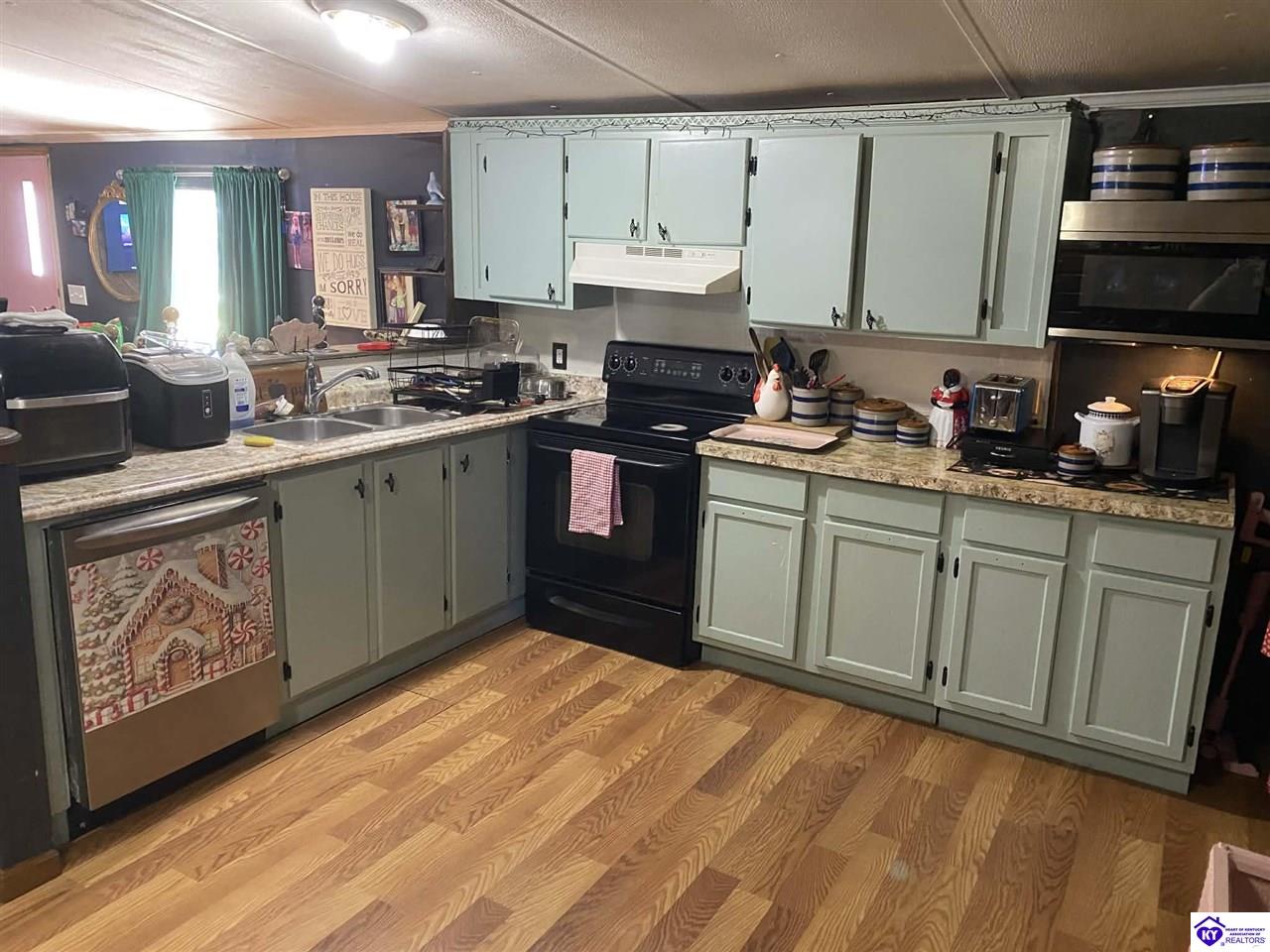 7833 Highway 401 Property Photo 5