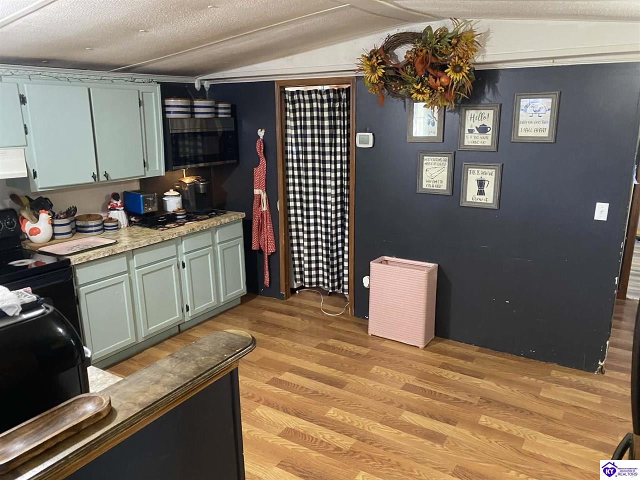 7833 Highway 401 Property Photo 6