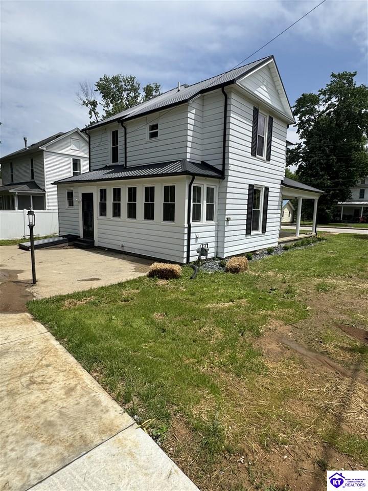 302 Central Avenue Property Photo 3