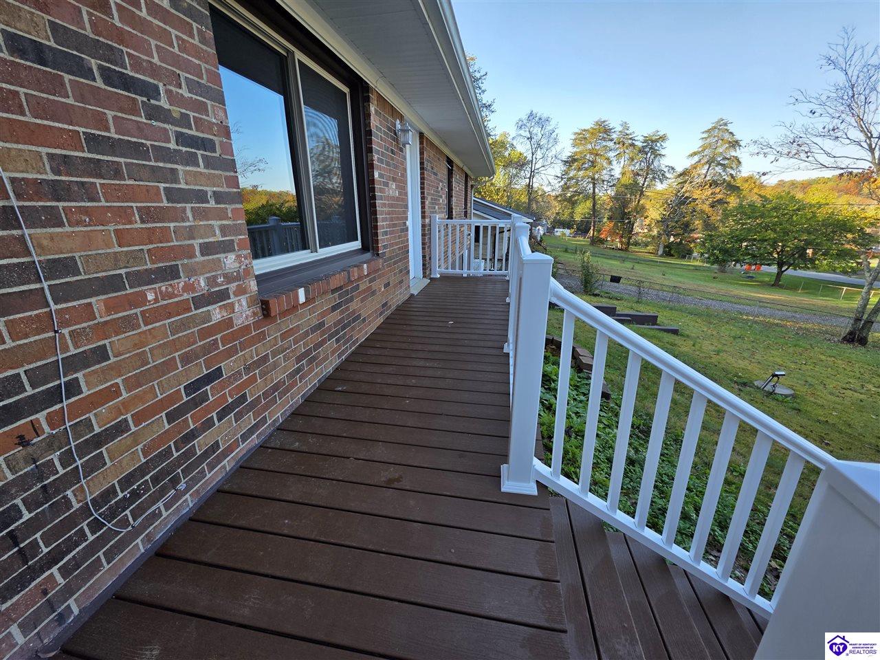 454 Pinewood Drive Property Photo 3