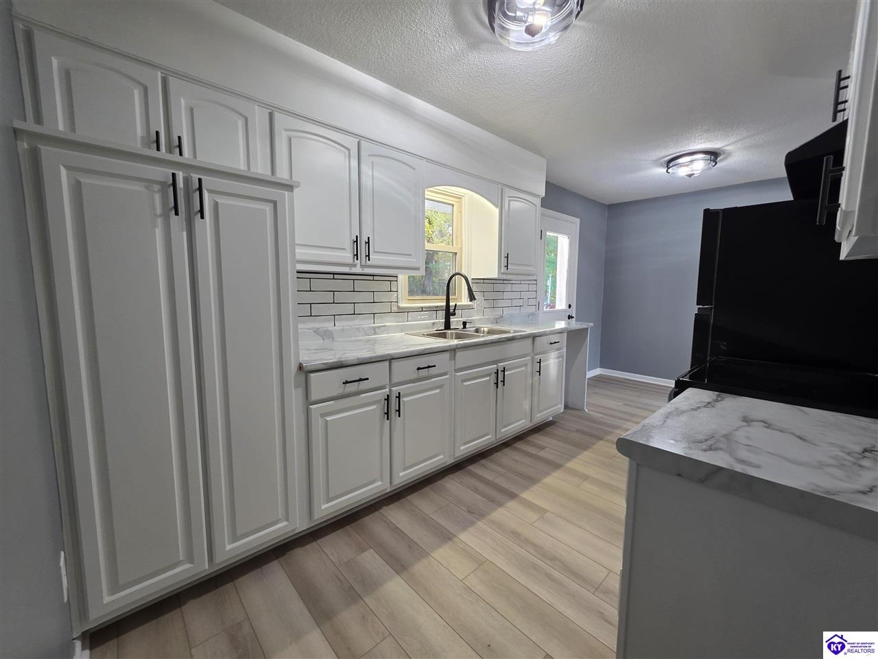 454 Pinewood Drive Property Photo 21