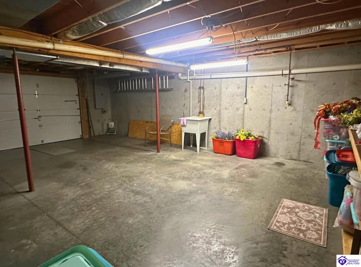 909 Forest Hills Drive Property Photo 16