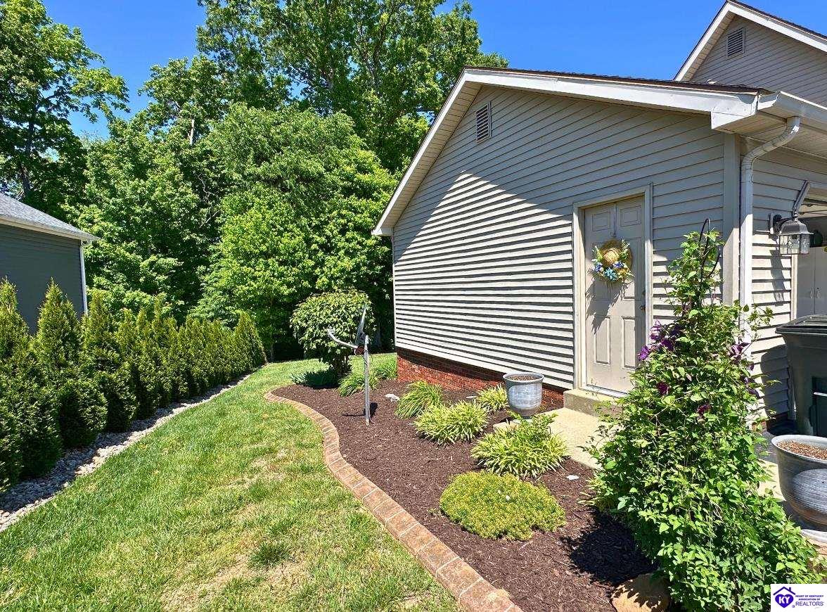 909 Forest Hills Drive Property Photo 26