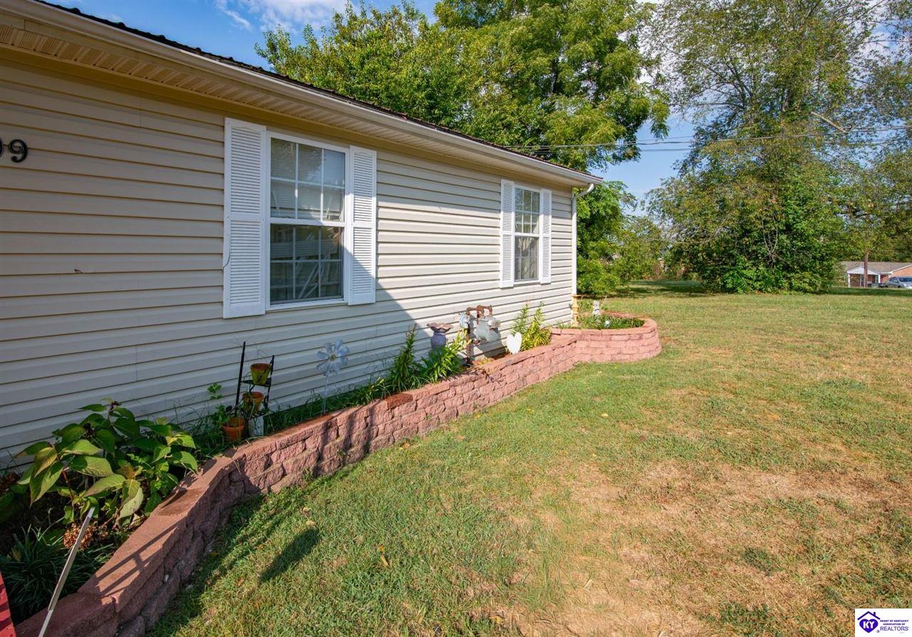609 Moore Drive Property Photo 5