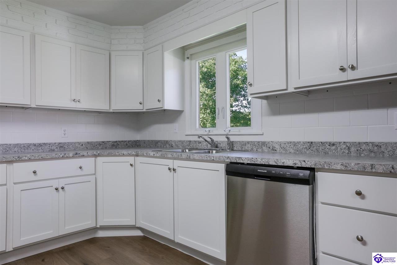2811 Slack Road Property Photo 8