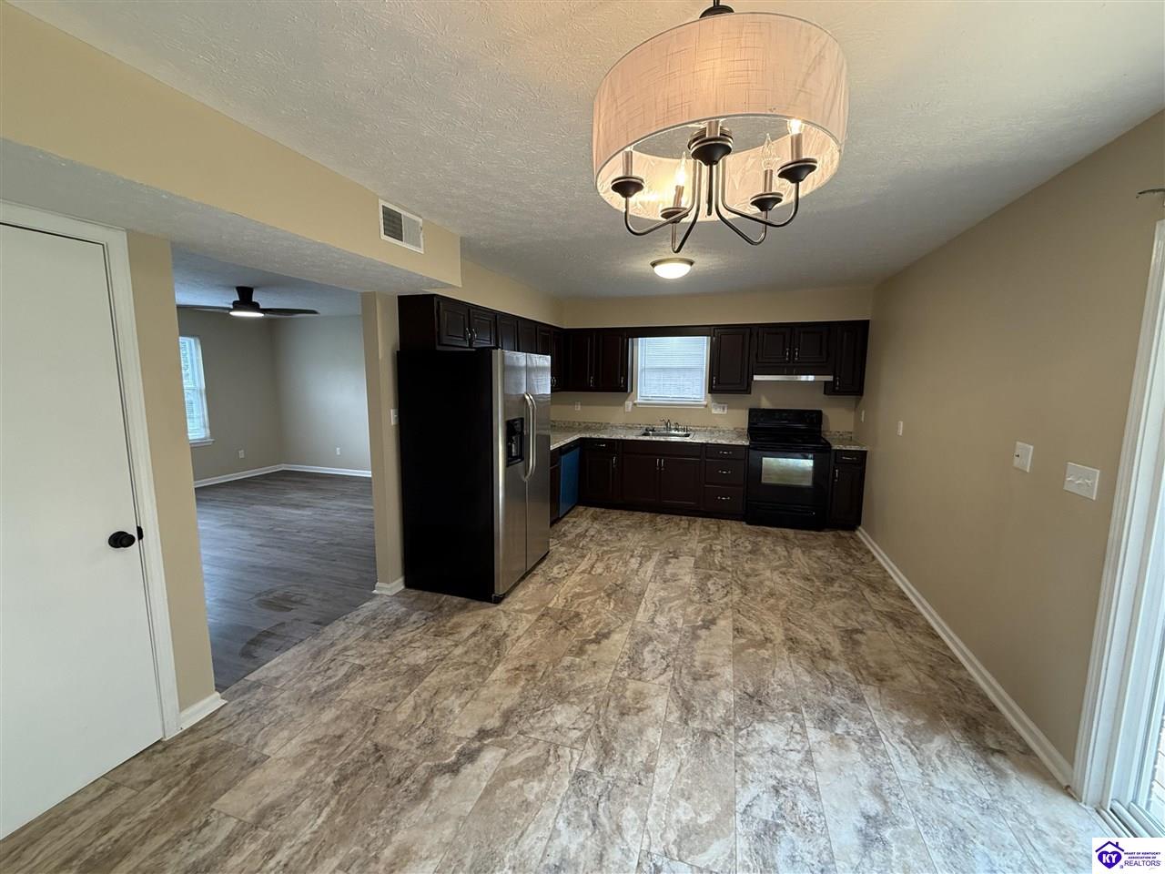 2574 Vonoa Drive Property Photo 5