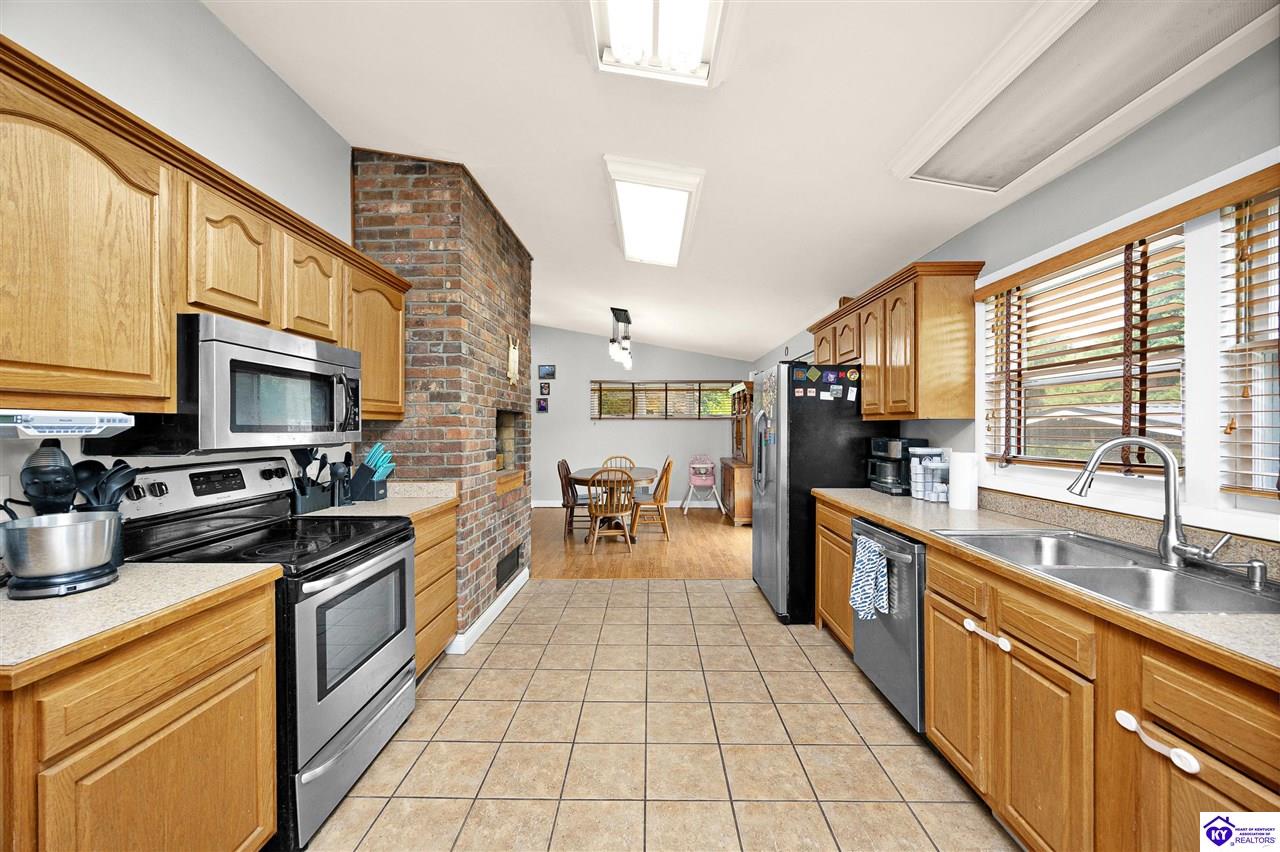 100 Bedford Court Property Photo 6