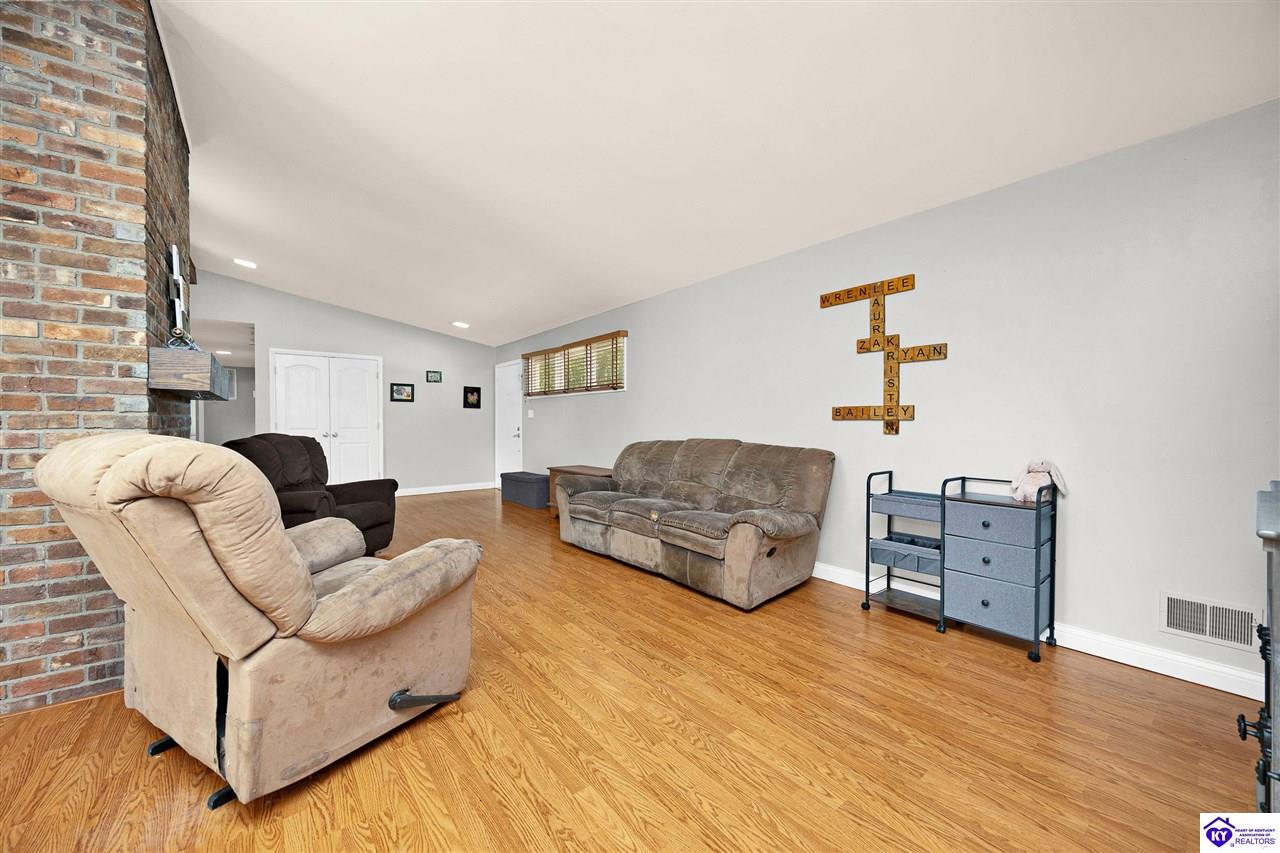 100 Bedford Court Property Photo 7