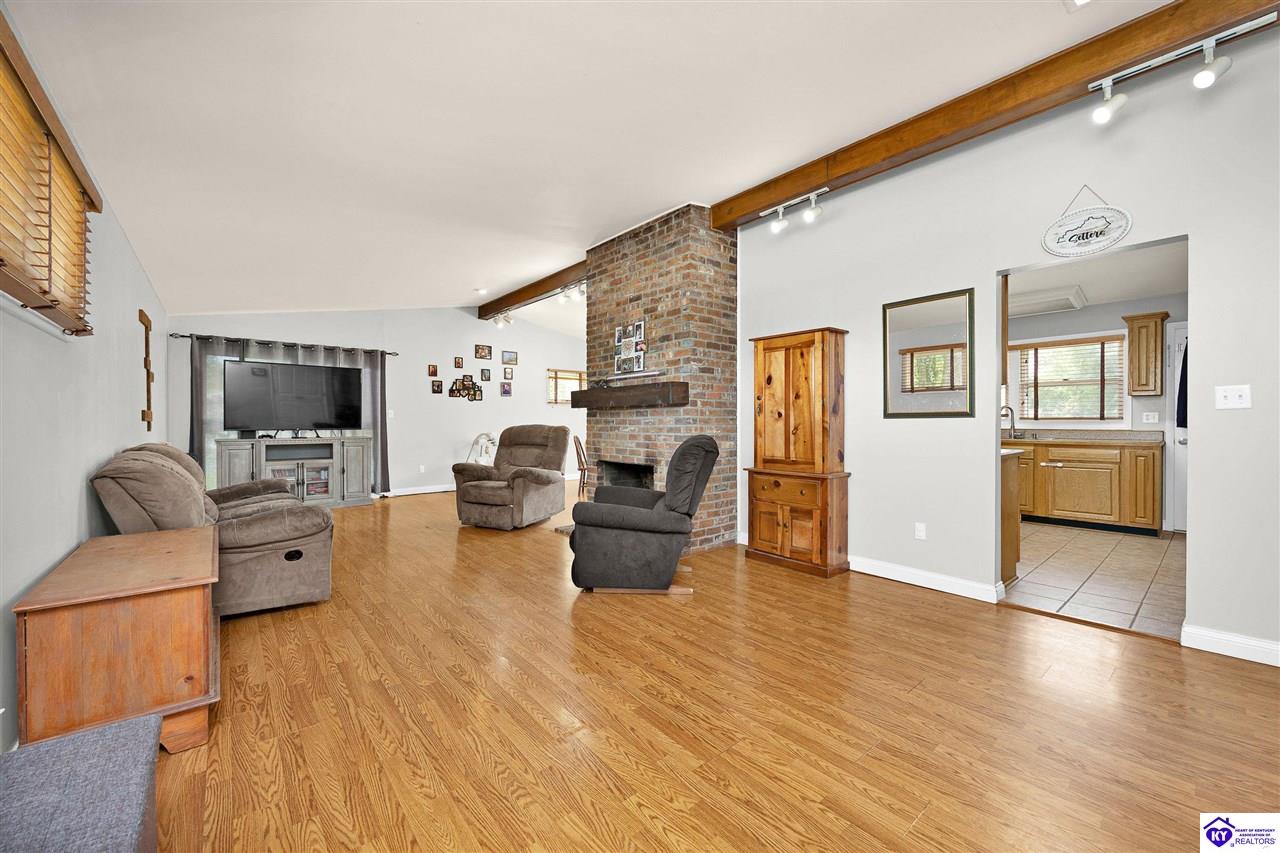 100 Bedford Court Property Photo 8